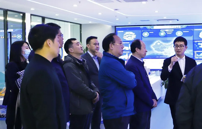 江苏省发改委副主任林康调研乐竞手机版发展情况-3.jpg